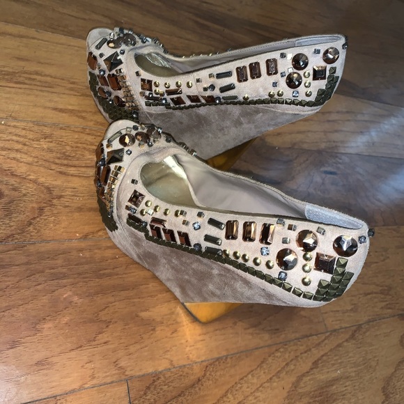 Pink suede and jeweled peep toe wedges - Picture 2 of 7